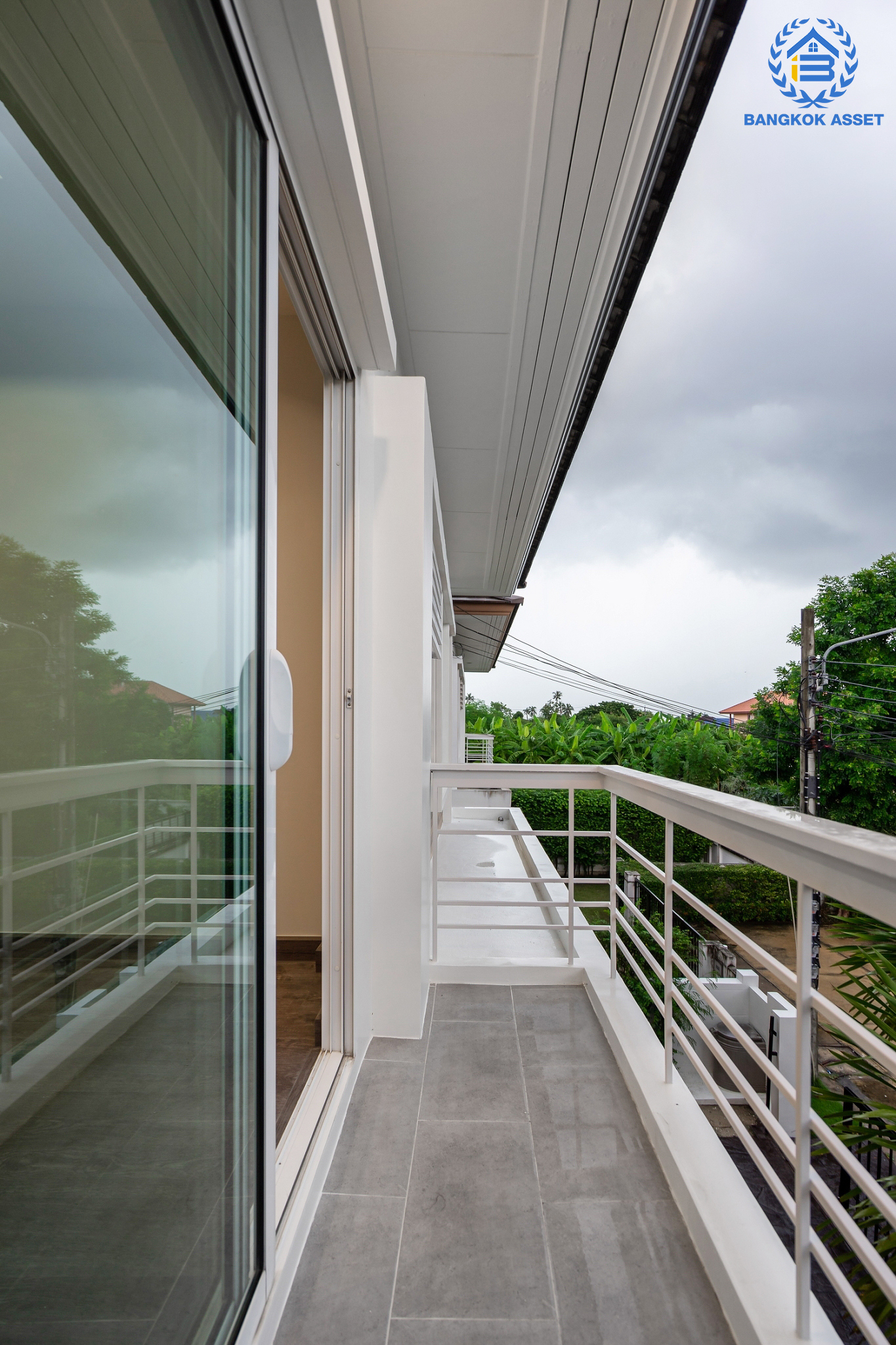 บ้านแฝดมือสองนนทบุรี ม.เดอะคลัสเตอร์วิลล์4 ราชพฤกษ์-สิรินธร เนื้อที่ 40.5 ตร.ว. ฟังก์ชันระดับบ้านเดี่ยว 3 ห้องนอน 3 ห้องน้ำ จอดรถได้ 2 คัน พร้อมพื้นที่ใช้สอย 150 ตร.ม. Facilitie ครบครัน การเดินทางสะดวก ใกล้วงเวียนพระรามห้า, The Walk และจุดขึ้นทางด่วน "ศรีรัช"...